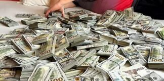 Policía Ucraniana encuentra 5 millones de dólares en casa de un político miembro de mismo partido de Zelenski