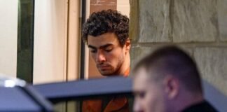 Proyectan imágenes de Luigi Mangione durante un concierto en Boston y esta es la reacción del público