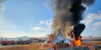 Avión con 175 pasajeros a bordo se estrella al aterrizar en un aeropuerto de Corea del Sur