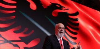 Albania prohibirá TikTok por un año tras asesinato de adolescente por pelea en redes sociales