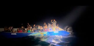 Rescatan en aguas colombianas a 44 migrantes, entre ellos venezolanos