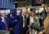 El presidente electo Donald Trump tocó la campana de la Bolsa de Nueva York por primera vez