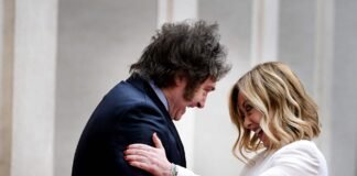 Giorgia Meloni entrega la nacionalidad a Javier Milei por sus orígenes italianos