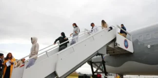 Aterriza en Bogotá primer avión con colombianos deportados de EE.UU.