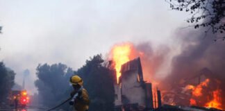 Arrestan a sospechoso de iniciar incendio forestal en California