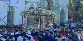 Feligreses se congregan en Santa Rosa para la procesión de la Divina Pastora