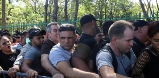 Migrantes saturan oficinas de asilo en el sur de México por políticas de Trump