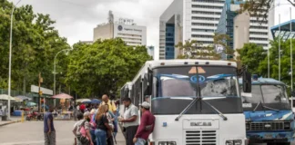 Sector del transporte acordó con los usuarios fijar tarifa en Bs 20