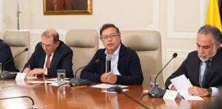 Petro pide la renuncia de sus ministros y anuncia cambios en su gabinete