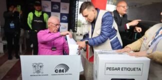 Ecuatorianos deciden su futuro este domingo en elecciones presidenciales