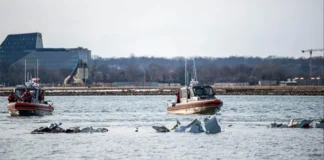 Autoridades de Estados Unidos recuperan la caja negra del avión accidentado en Washington