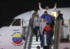 Llegan a Venezuela los primeros 190 migrantes deportados de EU como parte del acuerdo entre Maduro y gobierno de Trump
