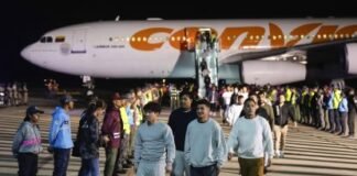 Un avión con 199 migrantes deportados desde Estados Unidos aterrizó en Venezuela