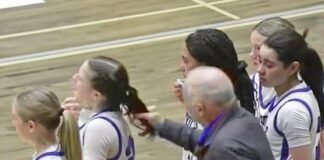 Despiden a un entrenador de baloncesto de secundaria por agredir a una jugadora