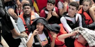 Las peligrosas rutas marítimas desde Panamá a Colombia que usan los migrantes venezolanos que regresan a su país