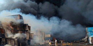 Irán no logra apagar el incendio en el puerto