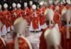 El Vaticano informó de dos bajas entre los cardenales que participarán en el cónclave y serán 133 en la Capilla Sixtina