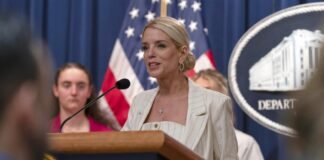 El gobierno de Trump demanda al estado de Maine por deportistas transgénero