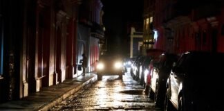 Casi la mitad de los residentes de Puerto Rico recuperan la electricidad tras apagón masivo