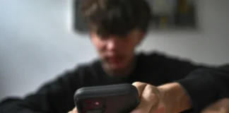 «Ya tengo las armas»: Alumnos planean por WhatsApp un tiroteo escolar en Argentina