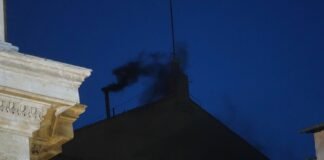 Otra fumata negra: los cardenales no logran consenso para elegir al Papa en el segundo día de votación