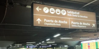 “No nos han dado ningún tipo de información”: ‘Lunes negro’ en Atocha con retrasos, desorden y confusión entre los pasajeros