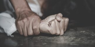 Una menor vulnerable violada y ofrecida a adultos destapa una red de pederastia en España