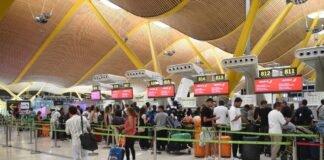 Caos en Barajas ante el colapso del control de pasaportes de la T4 por un fallo informático