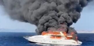 Siete evacuados tras incendio de un yate de lujo frente a Ibiza