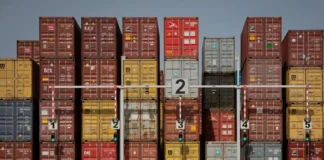 Las empresas españolas afrontan con resignación entrada en vigor de los aranceles de EEUU
