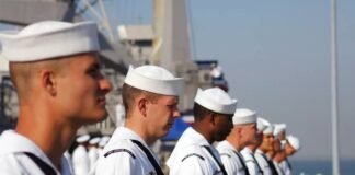 La Armada de EEUU elimina nombres “woke” de sus barcos y rinde homenaje a héroes militares