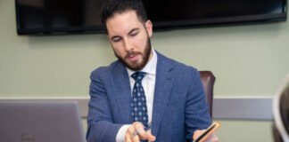 Alcalde de Dearborn (Michigan) enfrenta críticas por expulsar a vecino que rechazó honrar a un yihadista