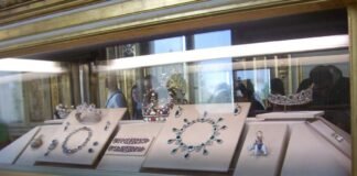 Robo en el Louvre: tres encapuchados sustraen nueve joyas de Napoleón y la emperatriz Eugenia en solo minutos