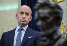 Sub jefe Casa Blanca: “Se trata de terroristas y hay que eliminarlos”, al preguntársele sobre operaciones militares en Venezuela