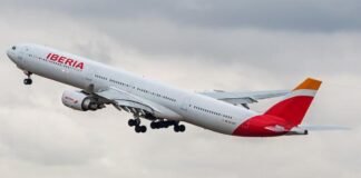 Diplomáticos estarían saliendo de Caracas en medio de masiva cancelación de vuelos y creciente presión estadounidense en las costas de Venezuela