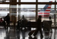 EEUU pide a los viajeros abandonar la moda del “pijama en el aeropuerto” y recuperar la vestimenta respetuosa al volar