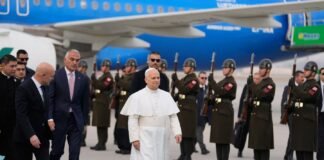 En su primer viaje internacional, el papa León llegó a Turquía y pidió a Erdogan estabilidad en la región