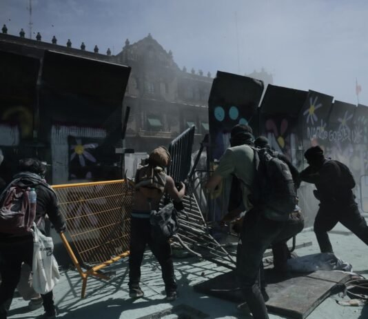 Protestas en México contra el gobierno de Sheinbaum terminan en enfrentamientos entre autoridades y manifestantes