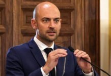 Francia recomienda «posponer» cualquier viaje a Venezuela