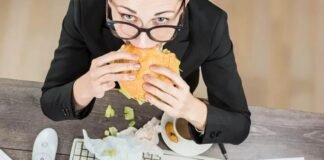 Demanda a su prometida tras medio año de convivencia por «comer mucho y trabajar poco»