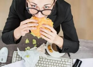 Demanda a su prometida tras medio año de convivencia por «comer mucho y trabajar poco»