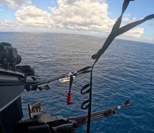 Francotirador de la Guardia Costera de EEUU detiene lancha narco en el Pacífico e incauta más de 7,5 millones de dosis de cocaína