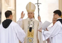 La revista Vogue incluye al Papa León XIV en su lista de mejores vestidos de 2025