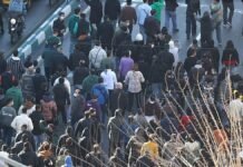 Escalan protestas en Irán: crisis económica desata reclamos de cambio de régimen y deja varios muertos