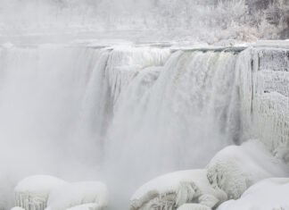 Las Cataratas del Niágara se congelan tras una ola de frío extremo en Canadá y EEUU