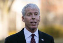 El secretario de Energía de Estados Unidos, Chris Wright, arribó este miércoles al Aeropuerto Internacional Simón Bolívar en Maiquetía