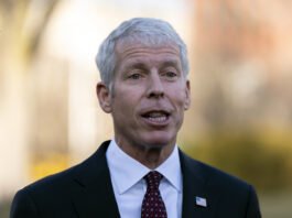 El secretario de Energía de Estados Unidos, Chris Wright, arribó este miércoles al Aeropuerto Internacional Simón Bolívar en Maiquetía