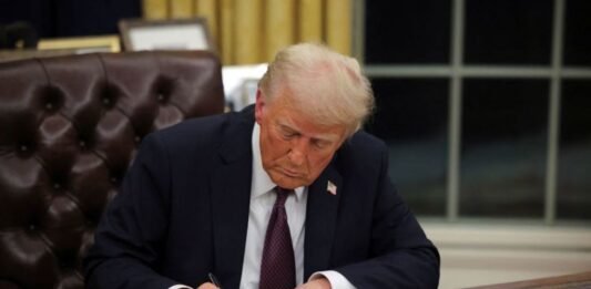 Trump elimina requisito de ideología de género en adopciones