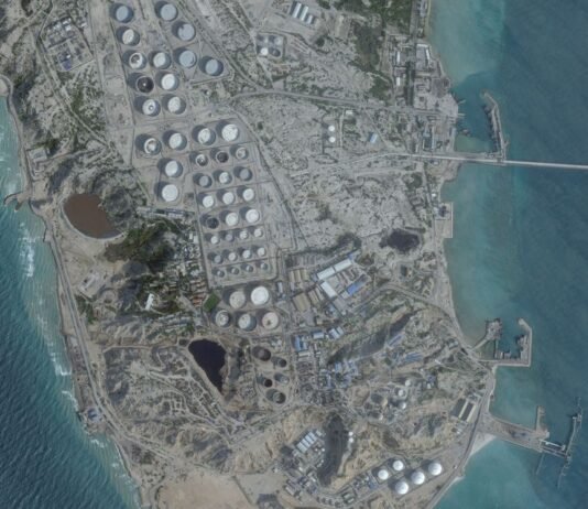 EEUU bombardea la isla de Jarg, la joya petrolera y enclave estratégico de Irán