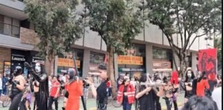 Polémico performance trans irrumpe en Viernes Santo y genera tensión frente a iglesias